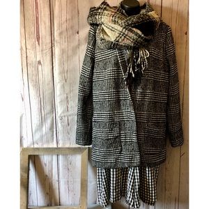 Vintage! “Ambiance” Black & White Houndstooth Blazer Size M